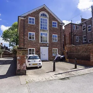 Loveyork Priory - With Parking Apartment