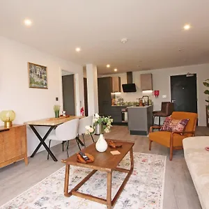 41 With Free Secure Parking Apartment