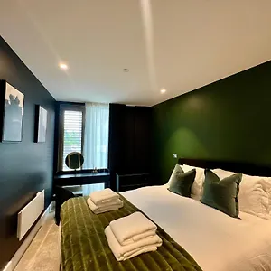 The Midnight Garden Escape At Ryedale House Apartment