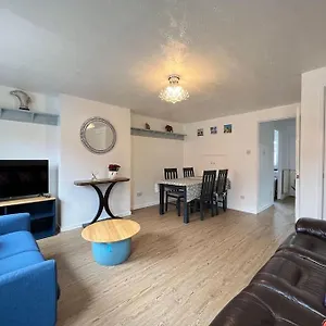 Cozy 2 Bed Townhouse Close To Walls Holiday home